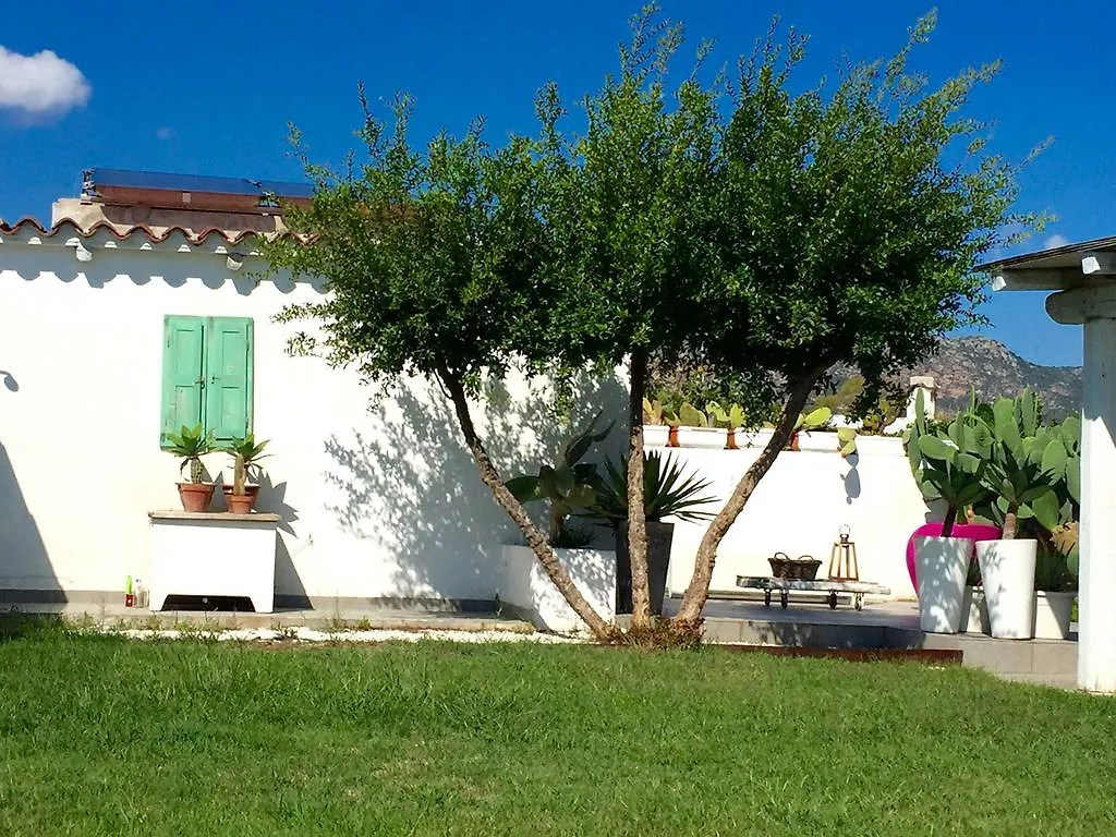 Boutique Art Villa Maria Olbia 0*,